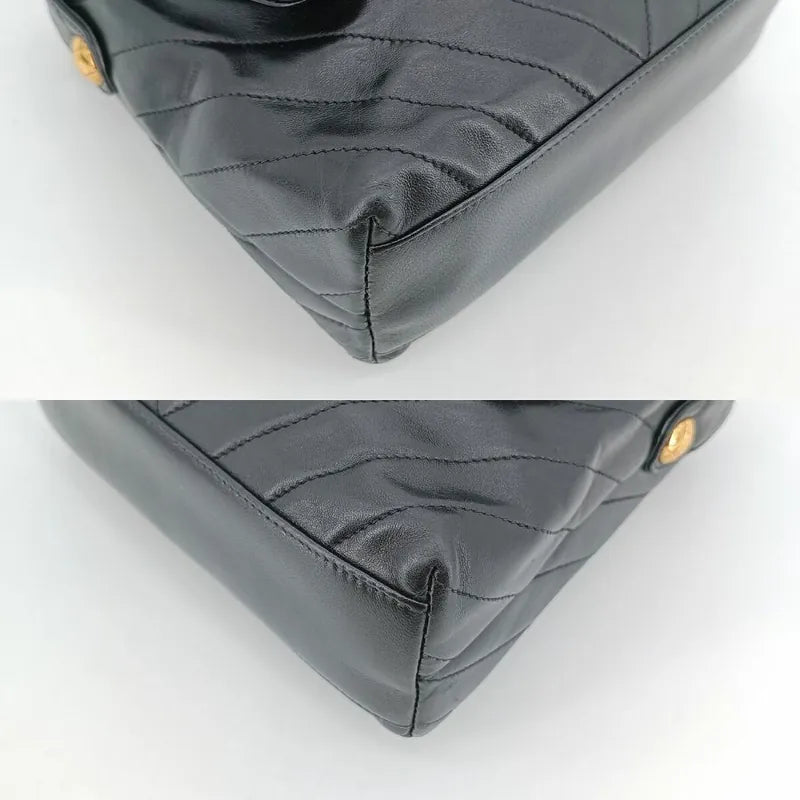 ra493-chanel-vintage-black-lambskin-chevron-flap-bag