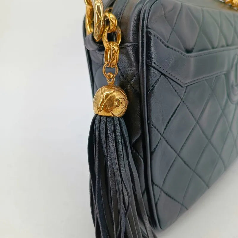rb605-chanel-vintage-black-lambskin-gold-chain-camera-bag