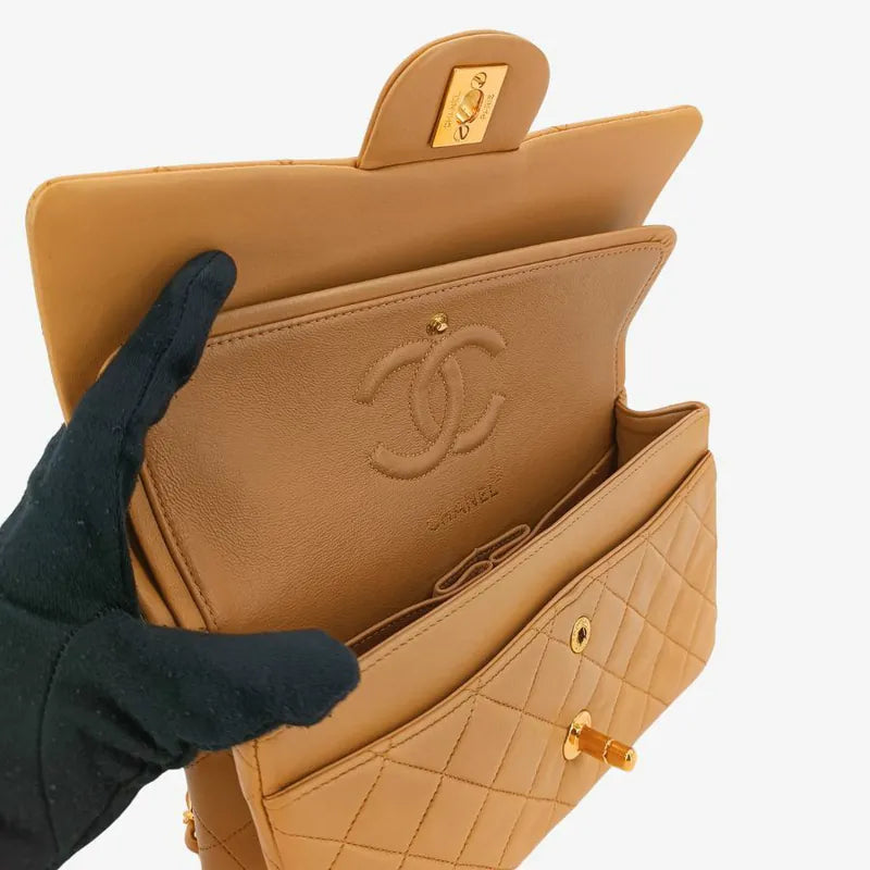 ra951-chanel-vintage-beige-lambskin-23cm-classic-flap-bag
