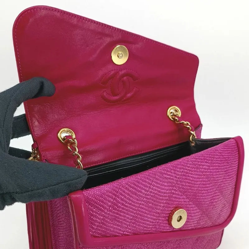 ra444-chanel-vintage-pink-raffia-asymmetric-flap-bag