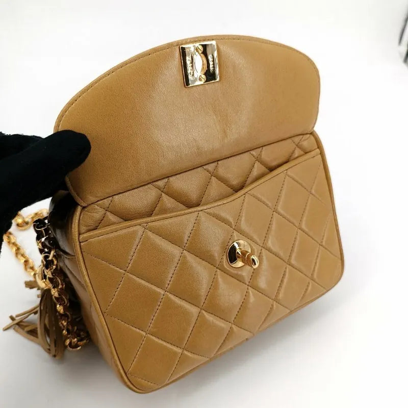 jt286-chanel-vintage-beige-lambskin-gold-chain-camera-bag