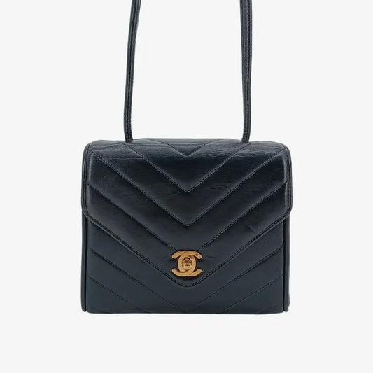 rb581-chanel-vintage-black-lambskin-chevron-flap-bag