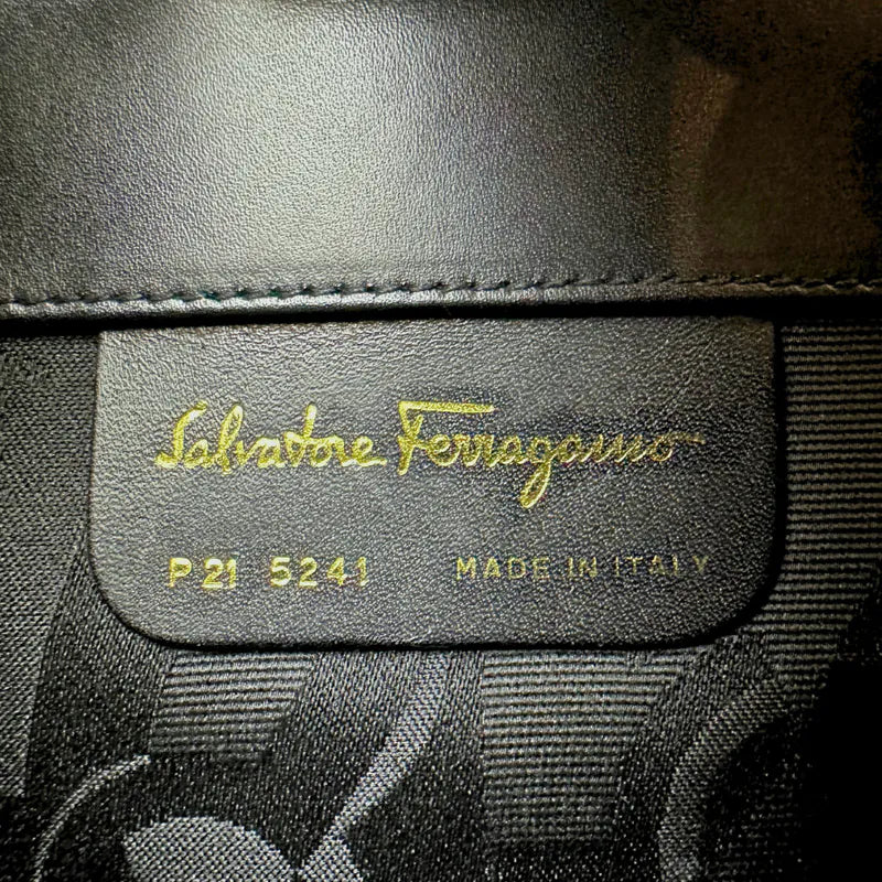 rc171-salvatore-ferragamo-vintage-black-box-leather-shoulder-bag