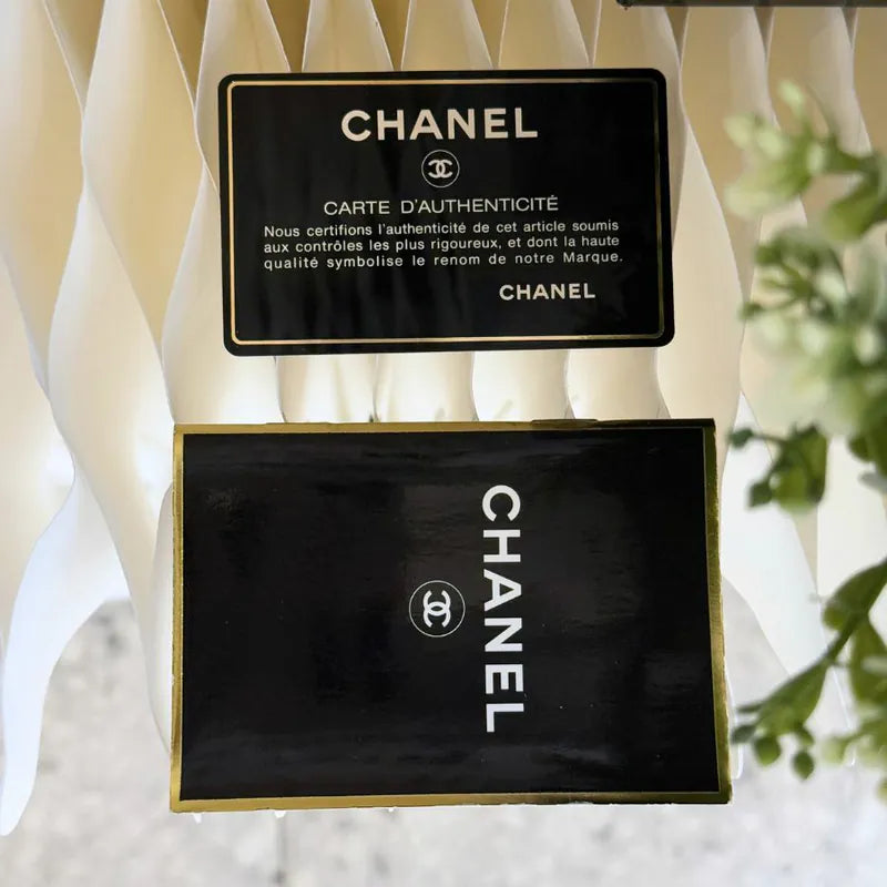 jw393-chanel-vintage-black-lambskin-tassel-camera-bag
