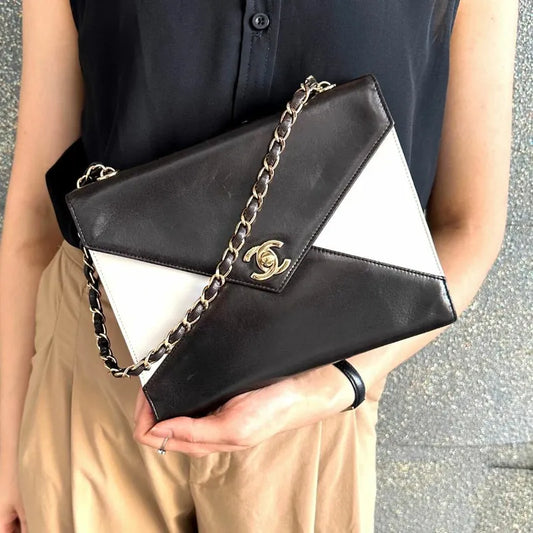 90175500-chanel-vintage-bicolor-black-white-lambskin-envelope-flap-bag