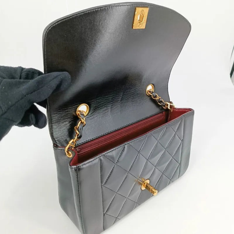 jt420-chanel-vintage-black-lambskin-22cm-diana-flap-bag