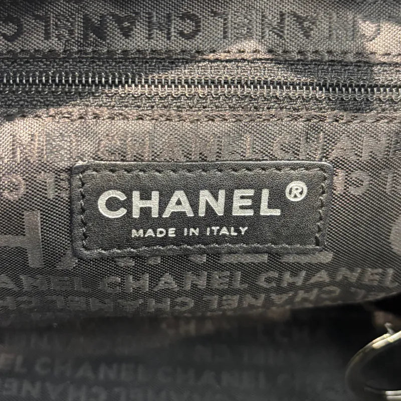 jw627-chanel-vintage-black-caviar-leather-chocolate-bar-handbag