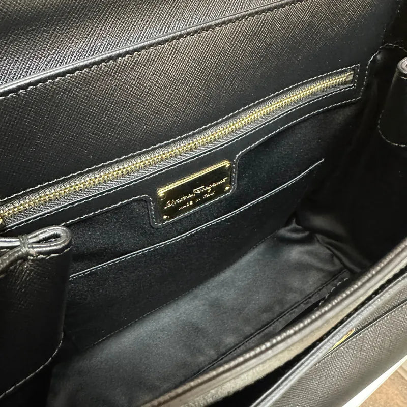jx102-salvatore-ferragamo-vintage-black-caviar-leather-shoulder-bag