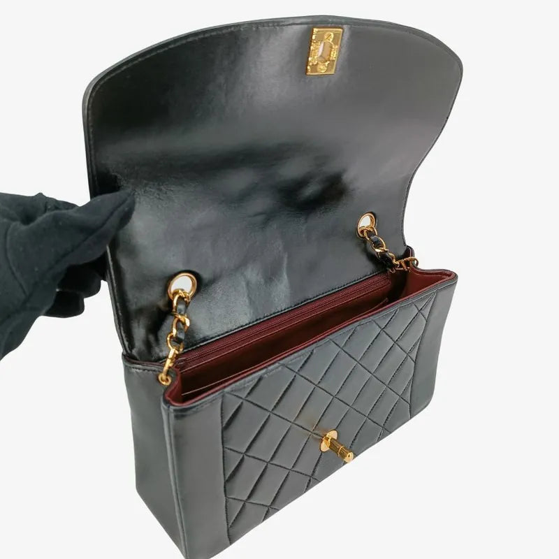 ra017-chanel-vintage-black-lambskin-25cm-diana-flap-bag