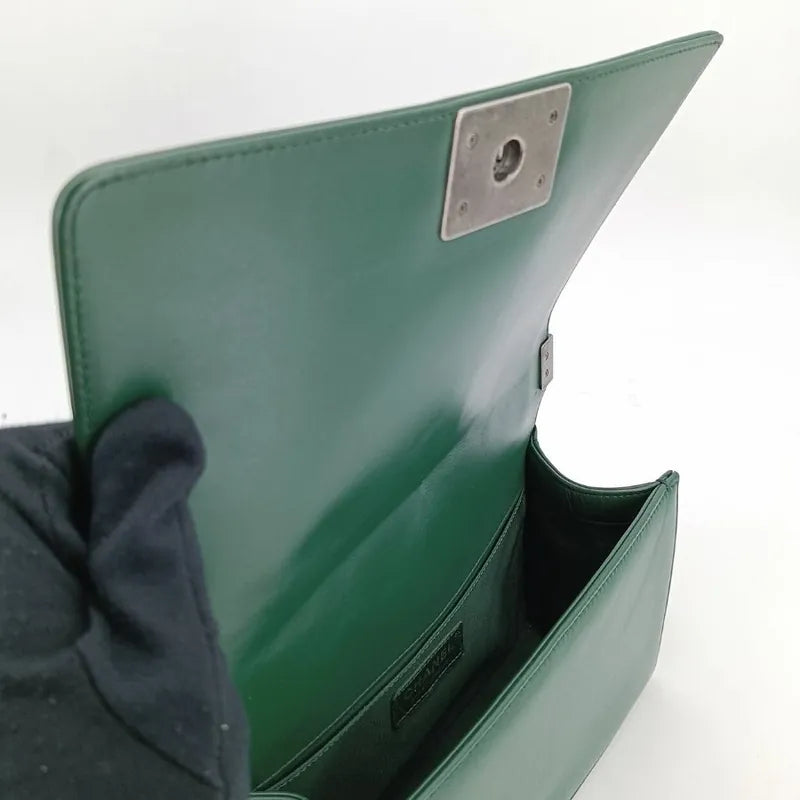 js558-chanel-boy-green-lambskin-flap-bag