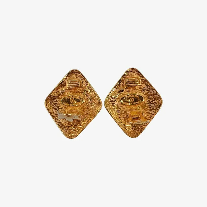 jt314-chanel-vintage-diamond-gold-plated-clip-on-earrings