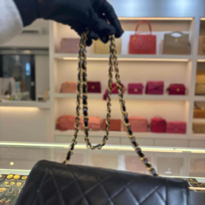 c525-chanel-vintage-black-lambskin-25cm-diana-flap-bag