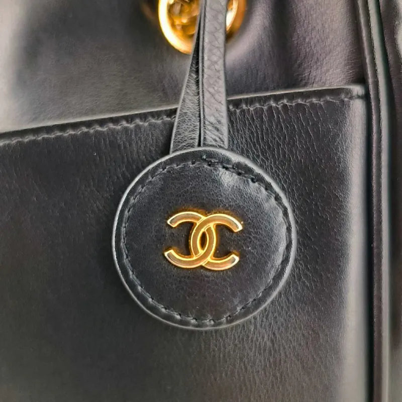 rb922-chanel-vintage-black-lambskin-quilted-tote-bag