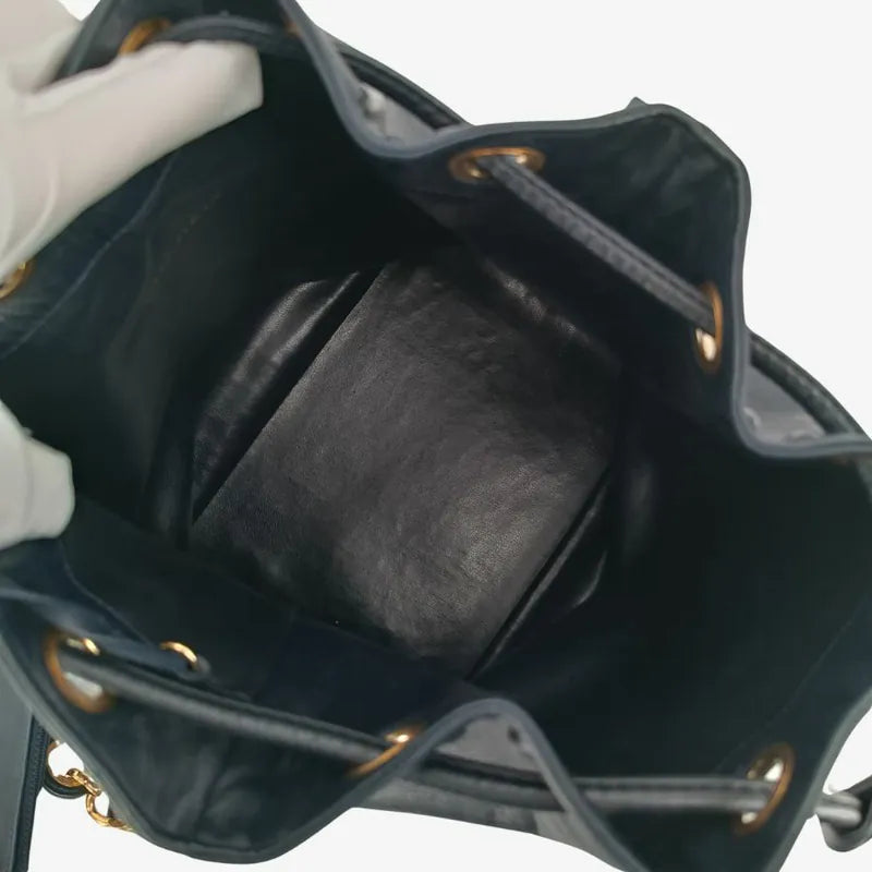ra815-chanel-vintage-navy-lambskin-bucket-bag