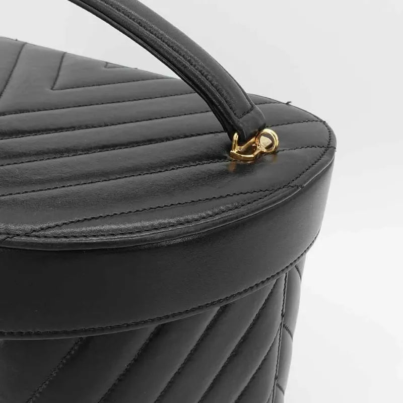 jq979-chanel-vintage-black-lambskin-flap-bucket-bag