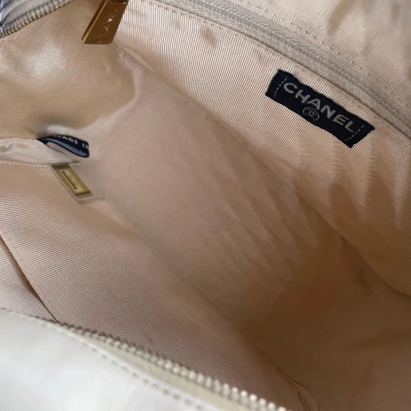 jy462-chanel-vintage-beige-lambskin-quilted-handbag