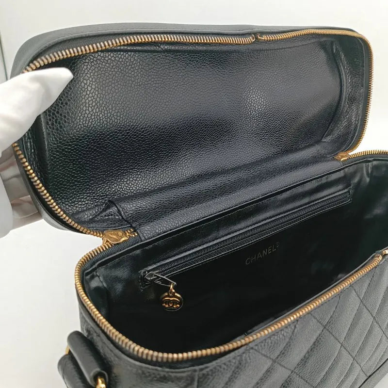 jr357-chanel-vintage-black-caviar-leather-quilted-vanity-case