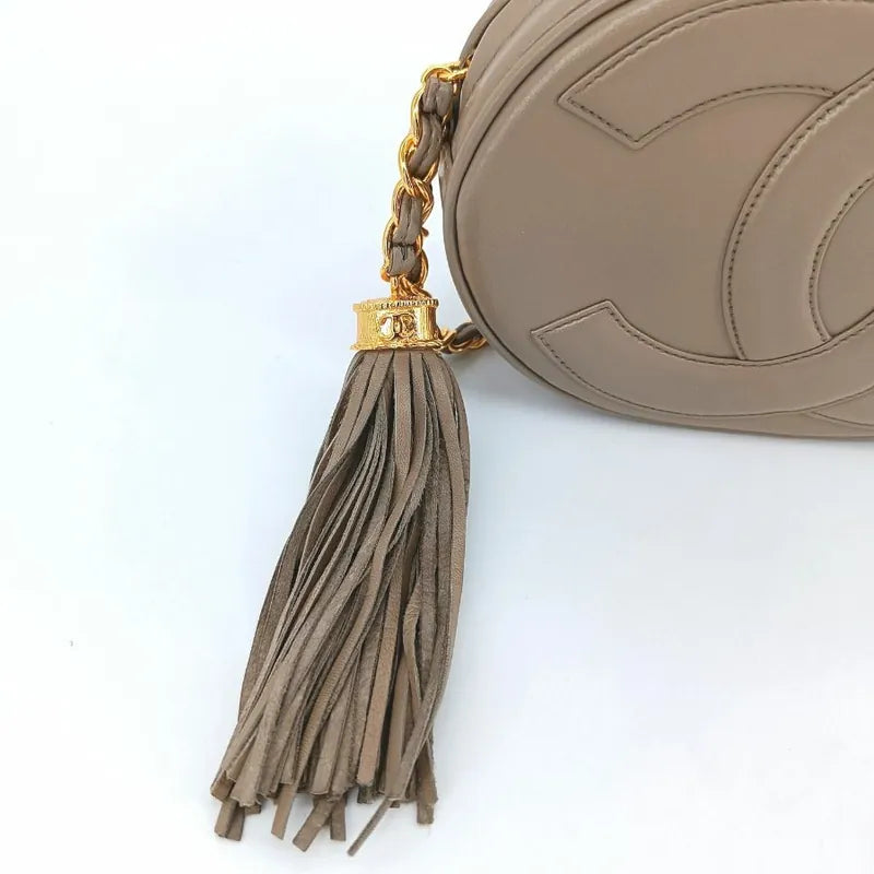 ra422-chanel-vintage-grey-lambskin-oval-camera-bag