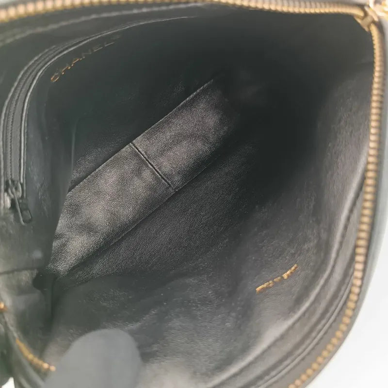 jt043-chanel-vintage-black-lambskin-gold-chain-camera-bag