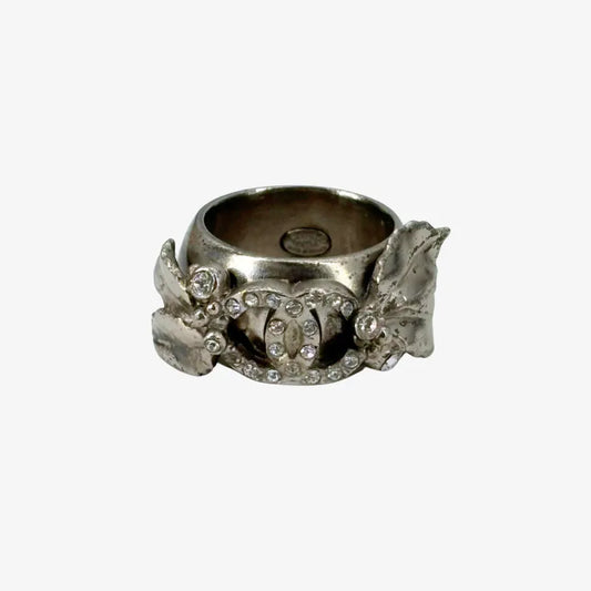 JY796 - CHANEL CC Logo Silver Crystal Leaf Motif Ring