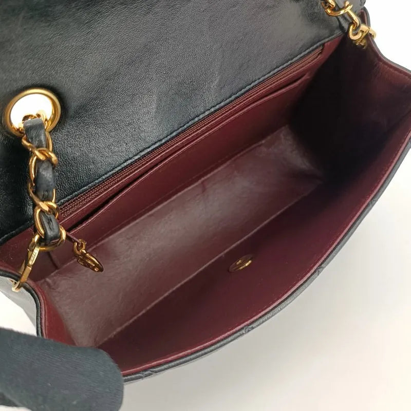 c344-chanel-vintage-black-lambskin-22cm-diana-flap-bag