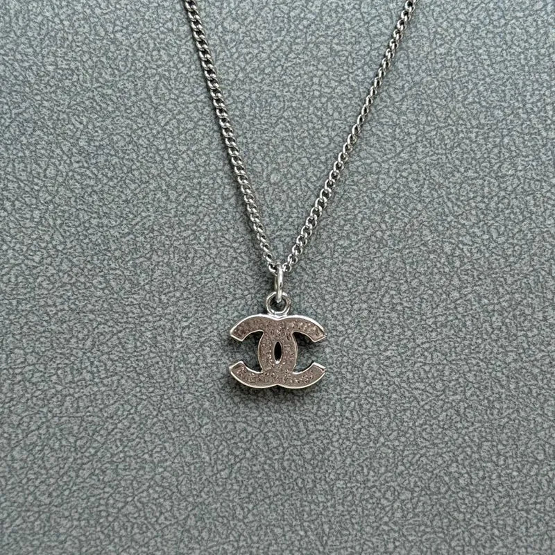 rc653-chanel-cc-rhinestone-pendant-necklace
