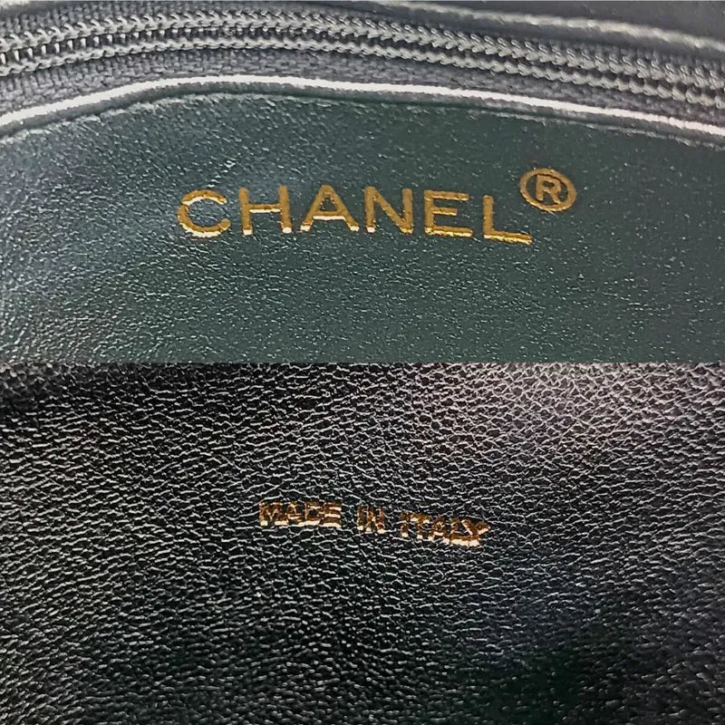 jt043-chanel-vintage-black-lambskin-gold-chain-camera-bag