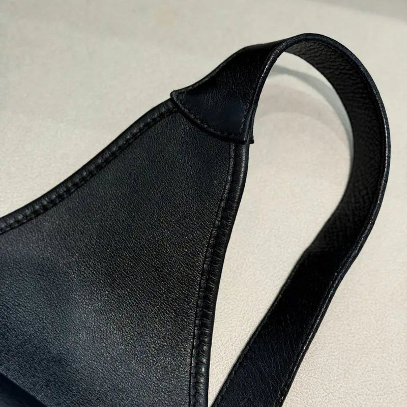 ra944-gucci-vintage-black-calfskin-horsebit-sling-shoulder-bag