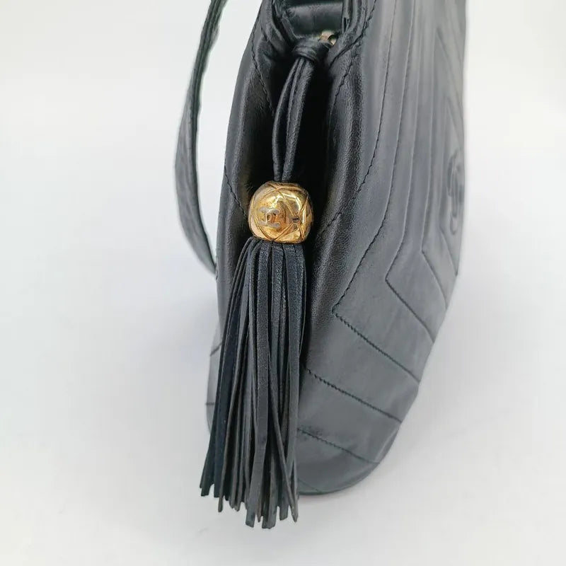 jw206-chanel-vintage-black-lambskin-tassel-camera-bag