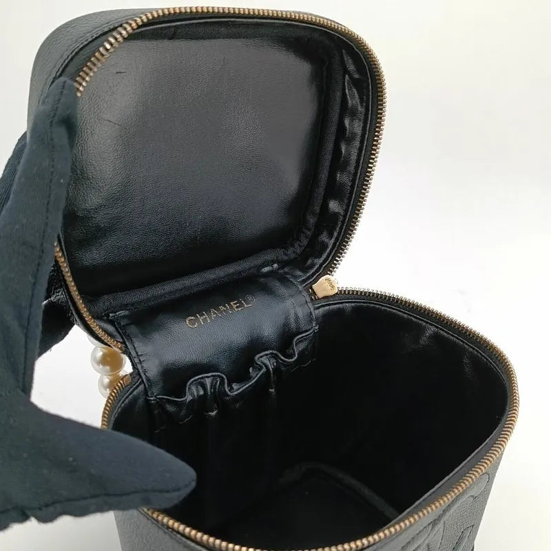 ra196-chanel-vintage-black-caviar-leather-cosmetic-bag