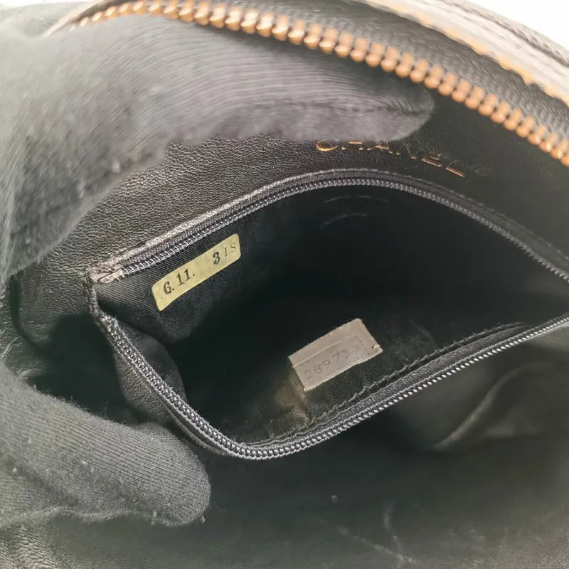 c348-chanel-vintage-black-lizard-skin-round-camera-bag