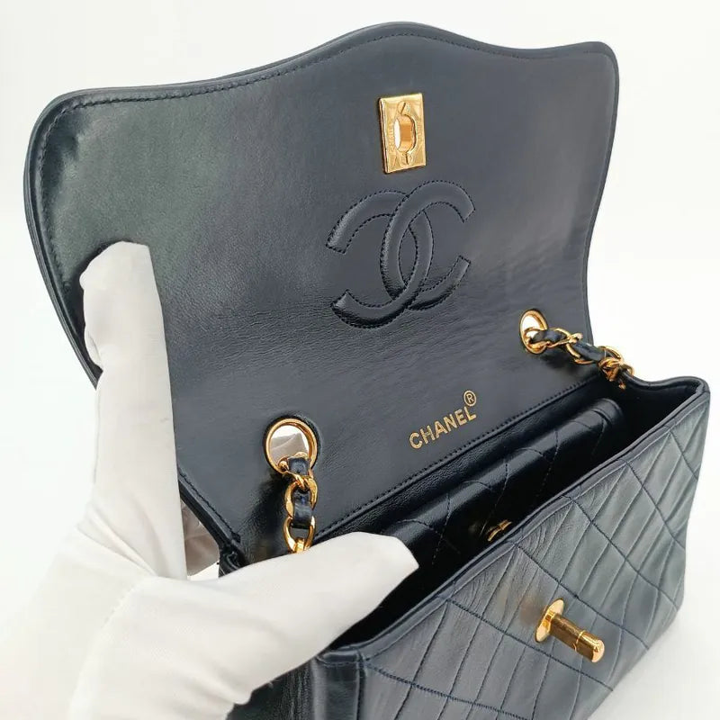 rb403-chanel-vintage-navy-lambskin-quilted-flap-bag