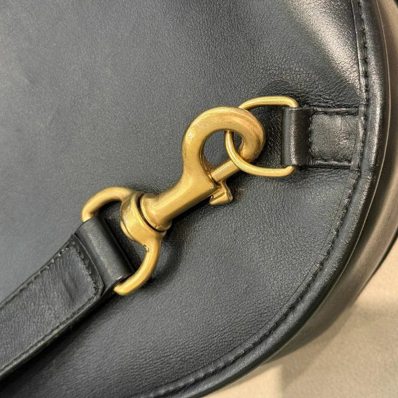 ra944-gucci-vintage-black-calfskin-horsebit-sling-shoulder-bag