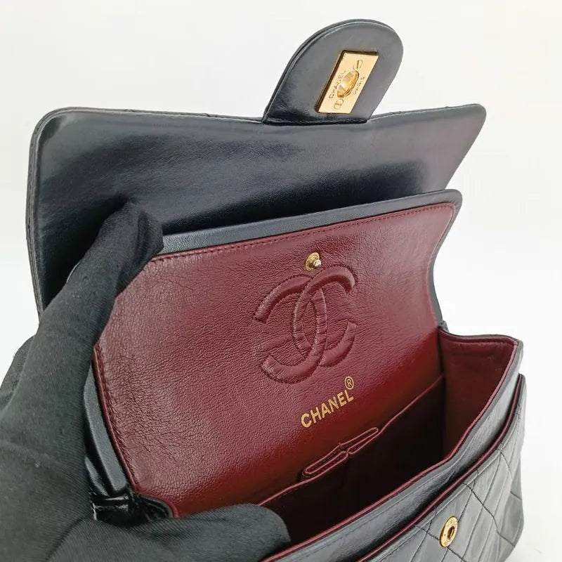 rb663-chanel-vintage-black-lambskin-23cm-classic-flap-bag