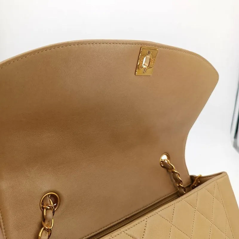 js306-chanel-vintage-beige-lambskin-25cm-diana-flap-bag