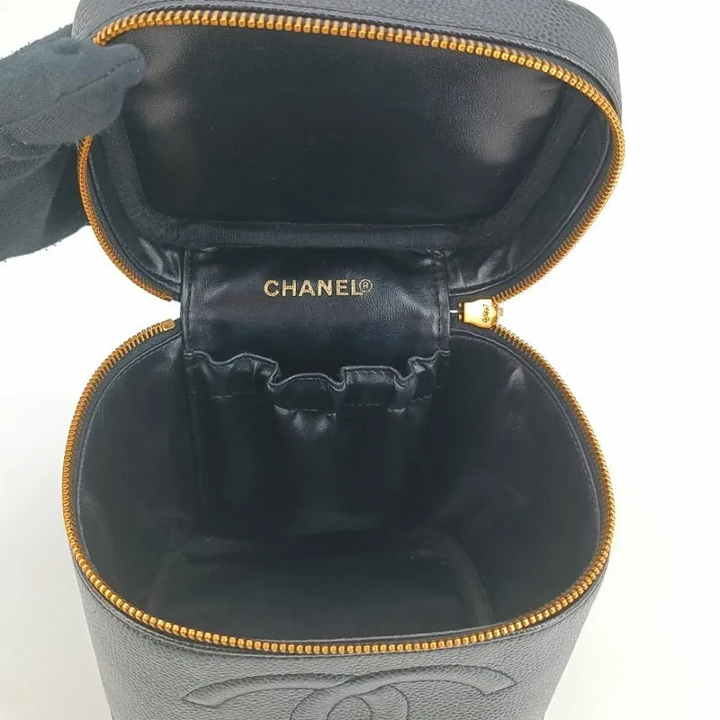 jt042-chanel-vintage-black-caviar-leather-cosmetic-bag
