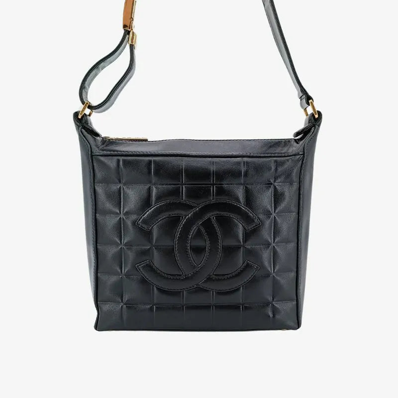 rb011-chanel-vintage-black-lambskin-chocolate-bar-handbag