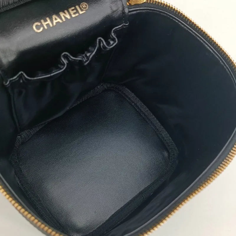 jt428-chanel-vintage-black-caviar-leather-cosmetic-bag