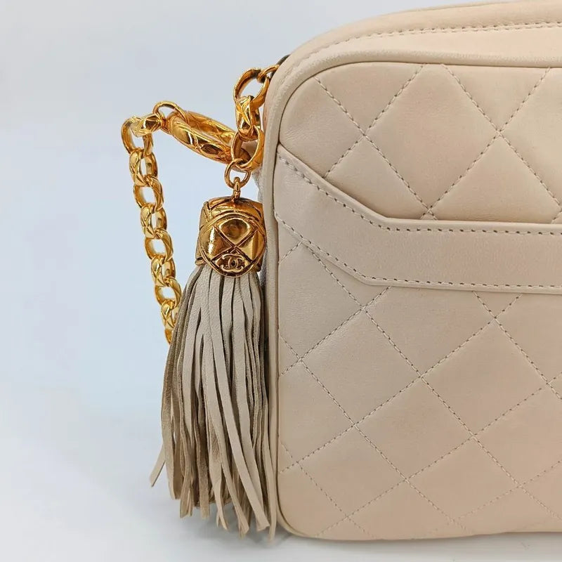 jt442-chanel-vintage-beige-lambskin-gold-chain-camera-bag