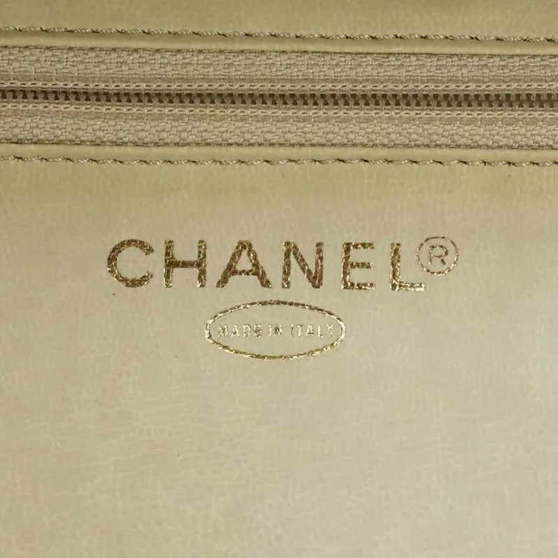 jr680-chanel-vintage-yellow-caviar-leather-cosmetic-bag