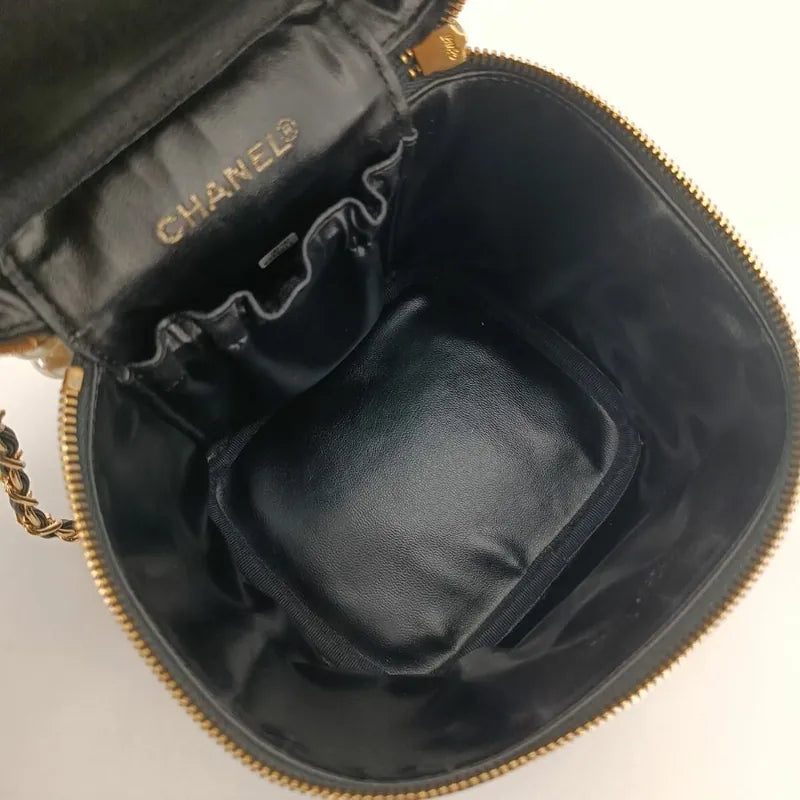 jt097-chanel-vintage-black-caviar-leather-cosmetic-bag