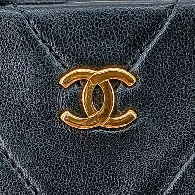 ra838-chanel-vintage-black-lambskin-chevron-handbag