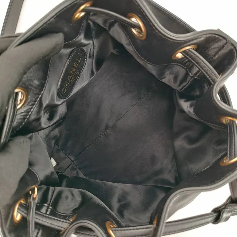 rb919-chanel-vintage-black-lambskin-bucket-bag