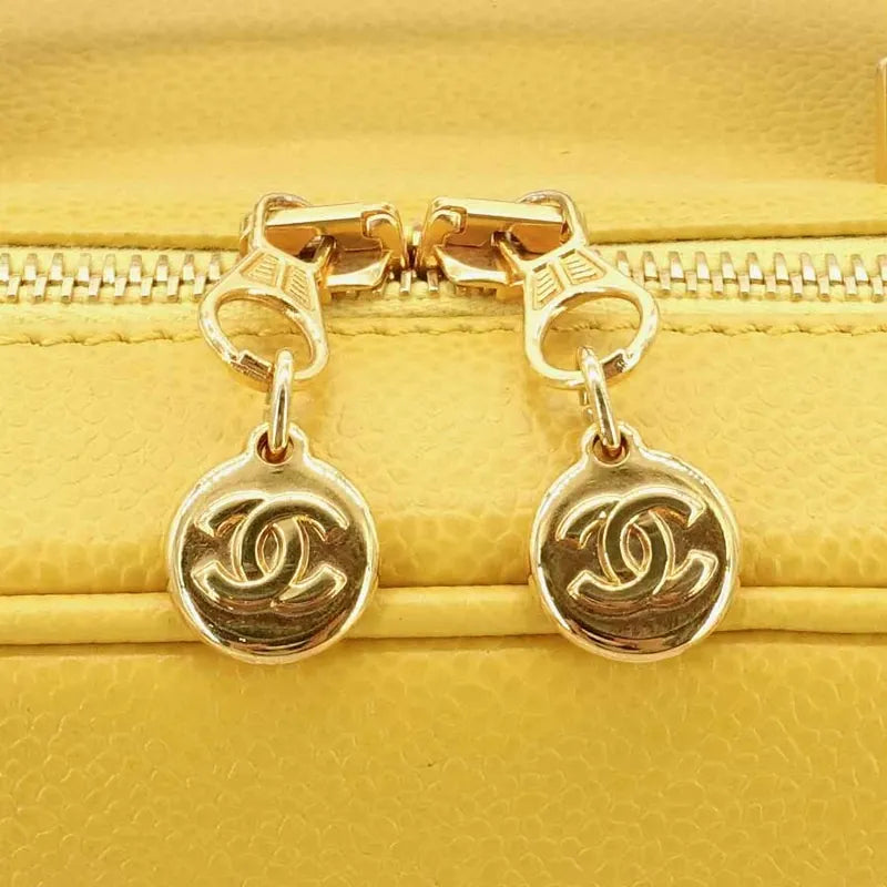 jr680-chanel-vintage-yellow-caviar-leather-cosmetic-bag