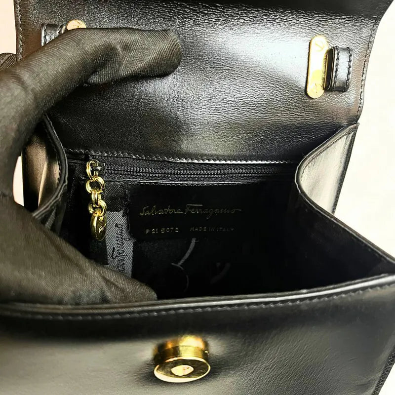 rc766-salvatore-ferragamo-vintage-black-leather-handbag