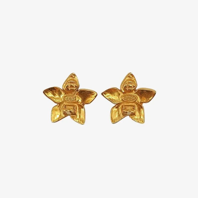 jt241-chanel-vintage-flower-gold-plated-clip-on-earrings