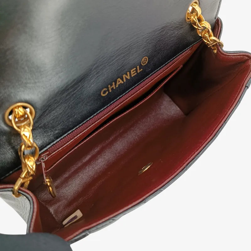 ra495-chanel-vintage-black-lambskin-quilted-gold-chain-flap-bag