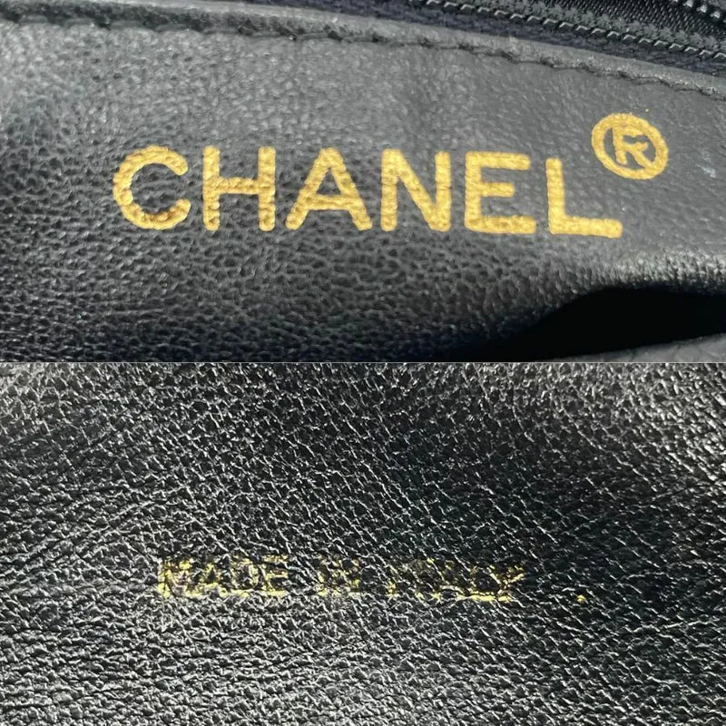 jx904-chanel-vintage-black-caviar-leather-gold-chain-chevron-camera-bag