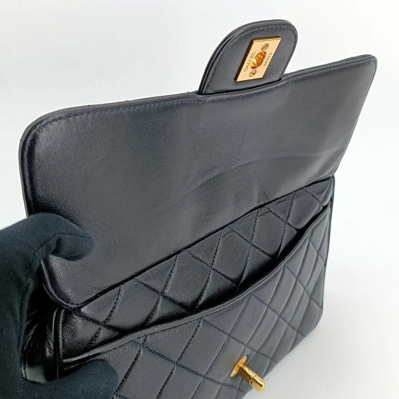 js699-chanel-vintage-navy-lambskin-quilted-camera-bag