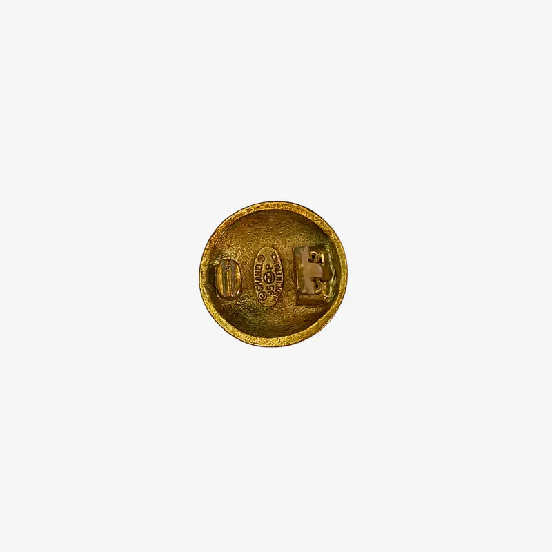 rc362-chanel-vintage-round-gold-plated-clip-on-earrings
